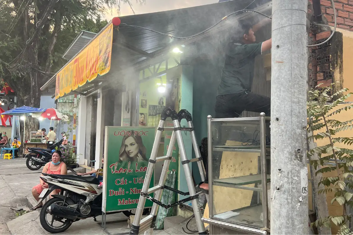 Thiết Bị Phun Sương【 Nhà Phân Phối Sỉ & Lẻ Thiết Bị Phun Sương】 Lắp đặt máy phun sương quán cafe hiệu quả chon vi tri lap bec phun suong toi uu