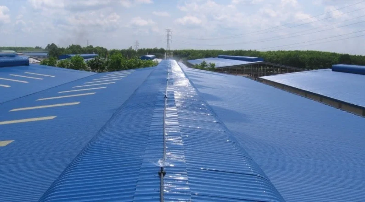 Thiết Bị Phun Sương【 Nhà Phân Phối Sỉ & Lẻ Thiết Bị Phun Sương】 Hệ thống phun nước làm mát mái nhà hiệu quả he thong lam mat mai nha