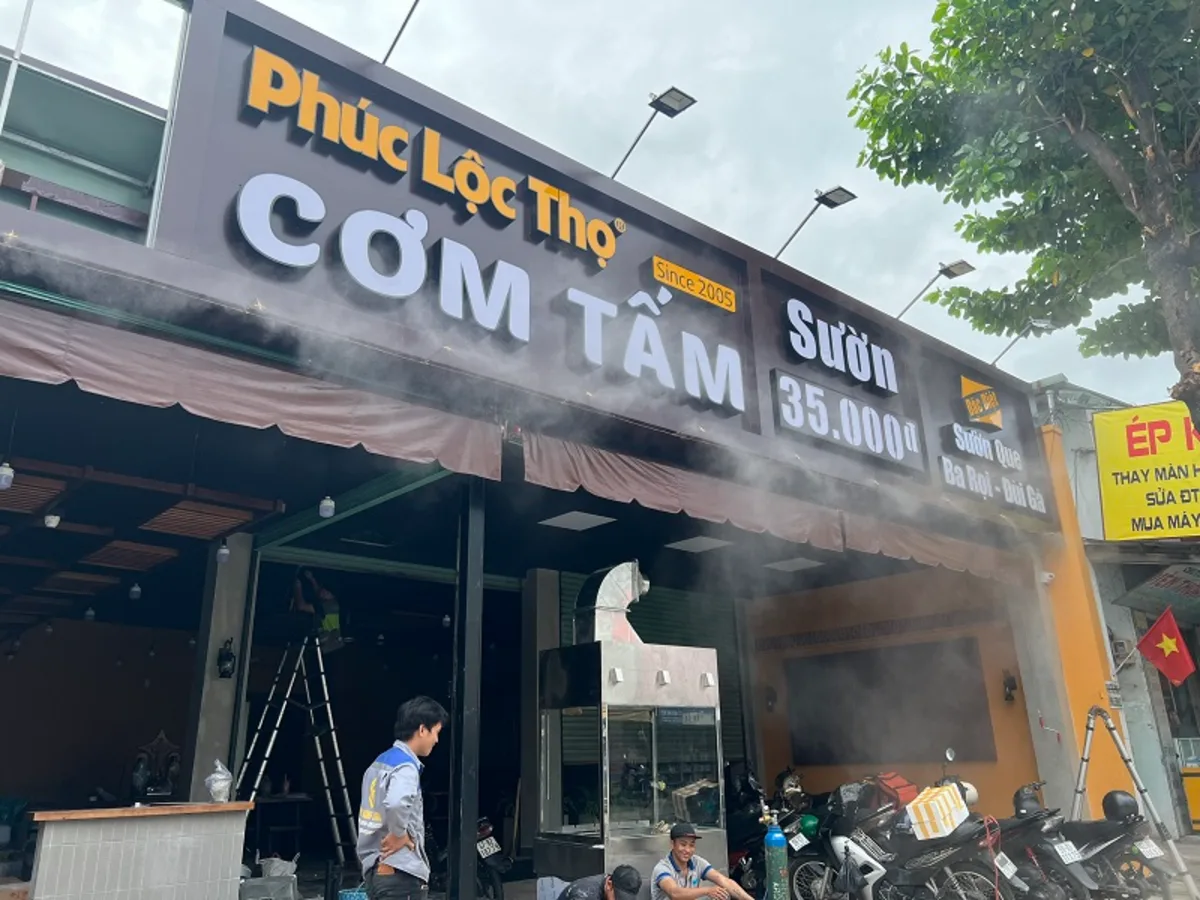 Thiết Bị Phun Sương【 Nhà Phân Phối Sỉ & Lẻ Thiết Bị Phun Sương】 Hệ thống phun sương quán cơm văn phòng hiệu quả lap dat he thong phun suong cho quan com phuc loc tho